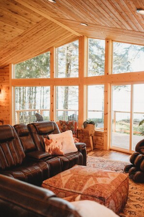 Luxury Suite | Living area | 75-inch Smart TV with digital channels, TV, Netflix - Woodland Bluff (Port Angeles)