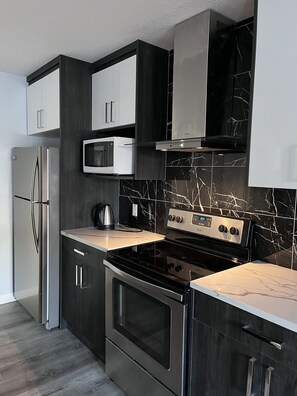 Refrigerador, microondas, horno, placa de cocina