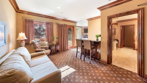 FOSTER SUITE Room 204 | 客廳