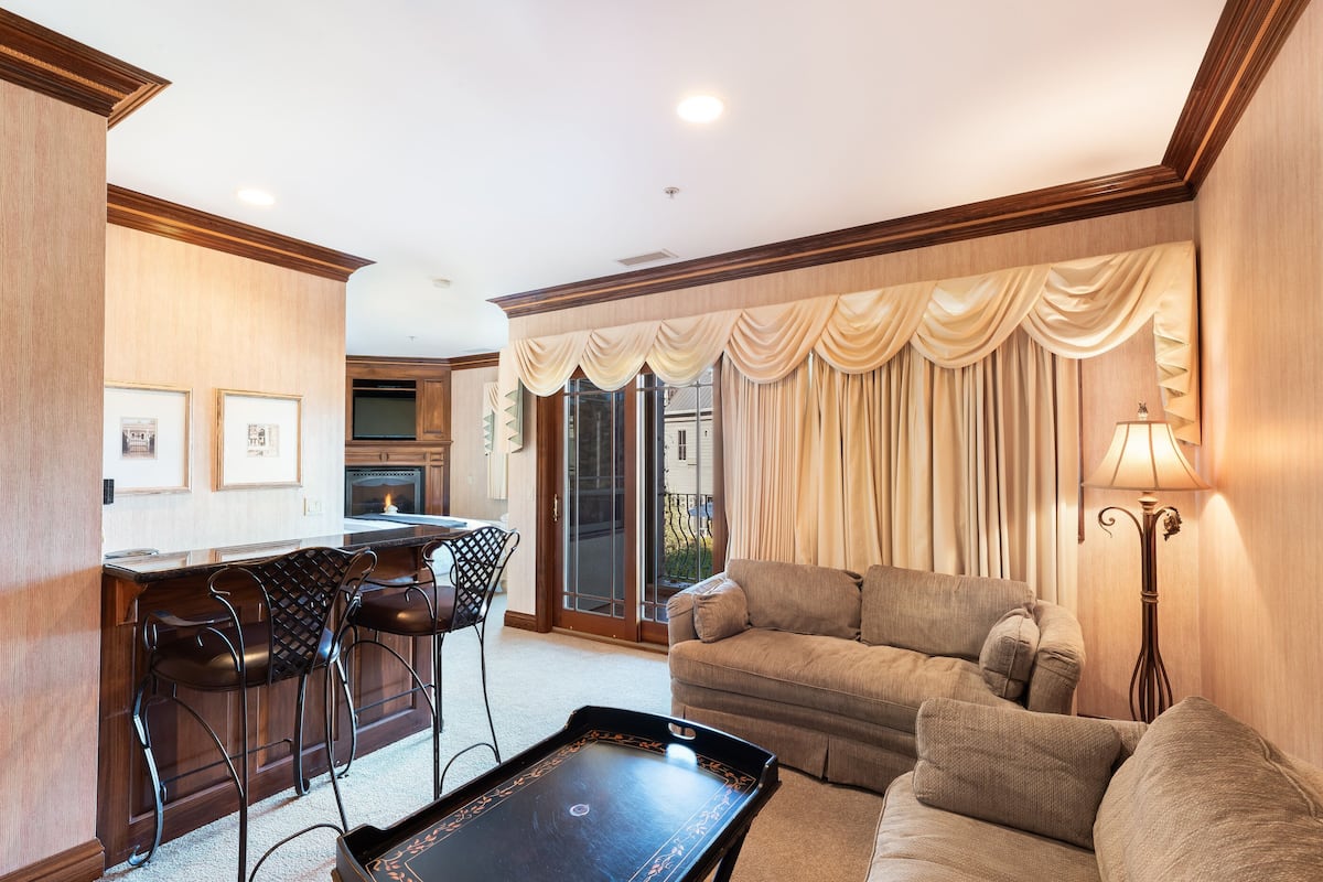1 bedroom, blackout drapes, iron/ironing board, free WiFi