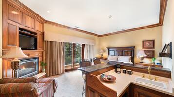 FETZER SUITE Room 201 | 1 kamar tidur, tirai kedap cahaya, dan setrika/meja setrika