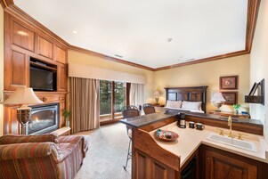 FETZER SUITE Room 201 | 遮光窗帘、熨斗/熨衣板、免费 WiFi