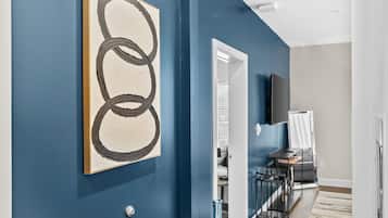 Apartment | Living area | Smart TV, Netflix, Hulu, streaming services