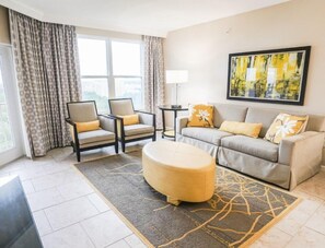 Living area - Vacation Village at Parkway Apartment 2 (Kissimmee)