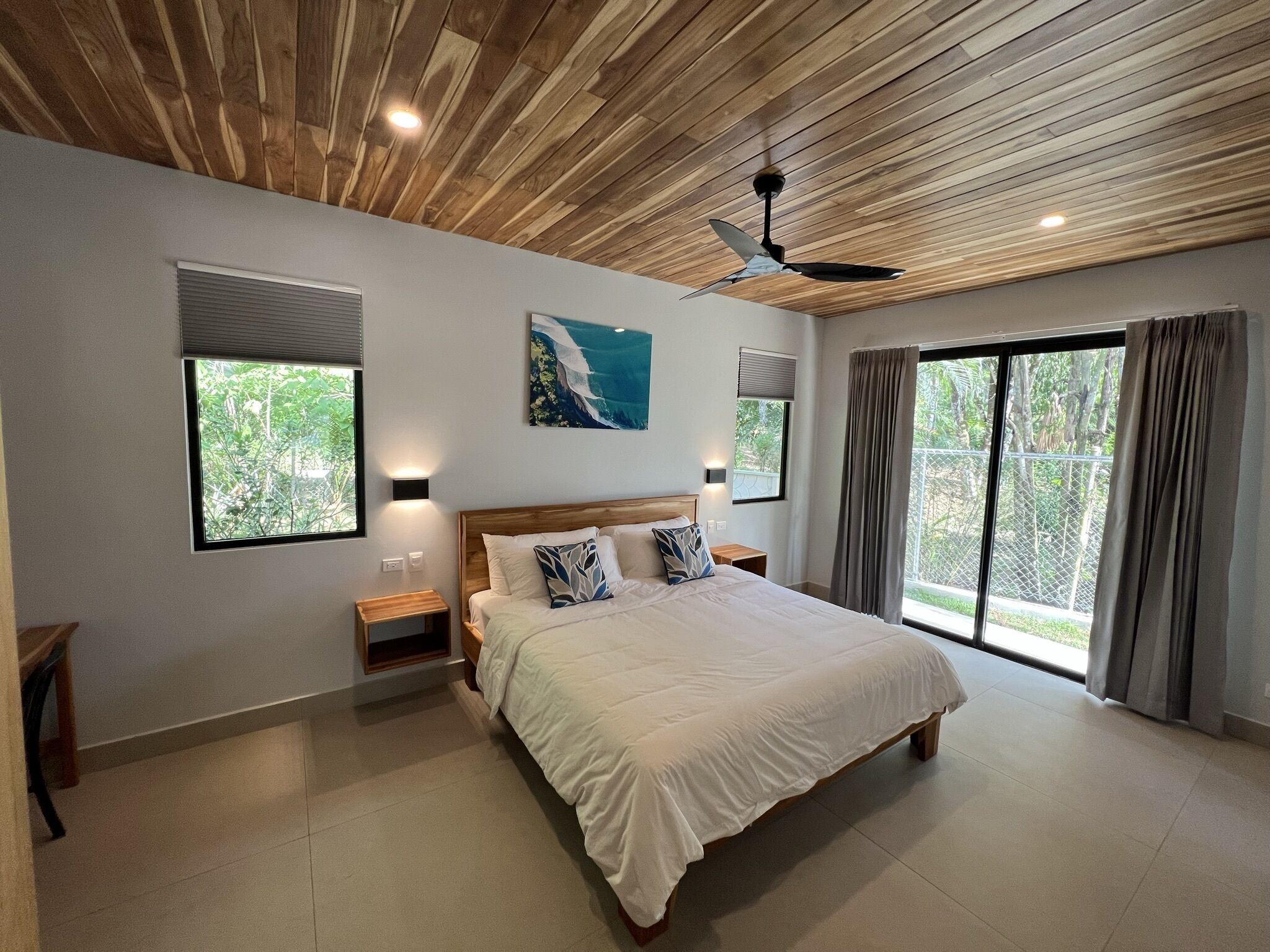 Villa 2: 3 bedrooms | Safe på rommet, skrivebord og skrivebord for bærbar PC