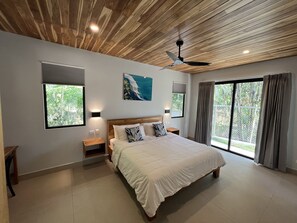 Villa 2: 3 bedrooms | Caja de seguridad en la habitación y escritorio