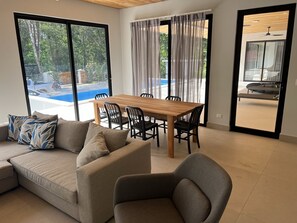 Villa 2: 3 bedrooms | Dining