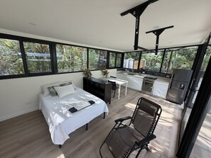 Luxury Studio, Ensuite, Mountain View (Luxury Studio) | In-room safe, desk, laptop workspace, blackout drapes - Villa Estrella Pavones (Pavón)
