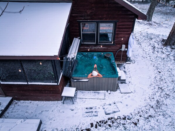Outdoor spa tub