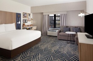 In-room safe, desk, free WiFi, bed sheets - Hotel Royer Urbana Champaign, Tapestry Collection by Hilton (Urbana)