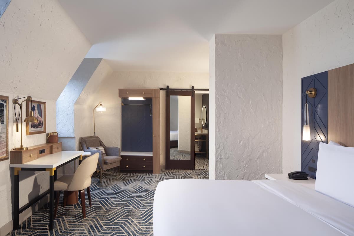 Zimmersafe, Schreibtisch, kostenloses WLAN, Bettwäsche