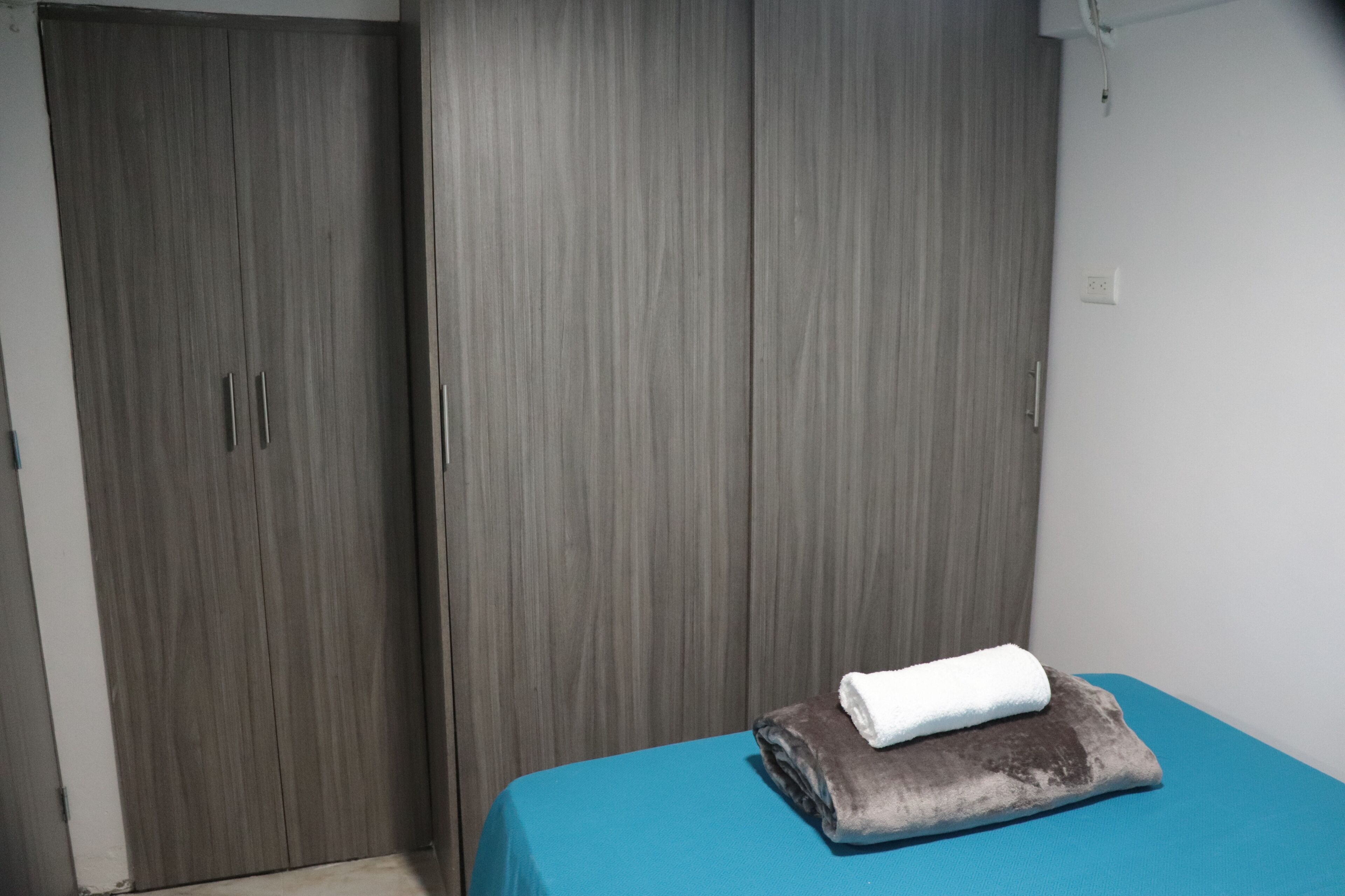 Apartemen | 3 kamar tidur, meja kerja, dan Wi-Fi gratis