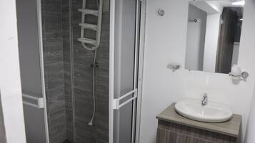 Apartment | Bathroom | Shower