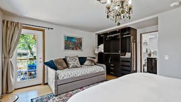 3 makuuhuonetta, silitysrauta/-lauta, ilmainen Wi-Fi, vuodevaatteet