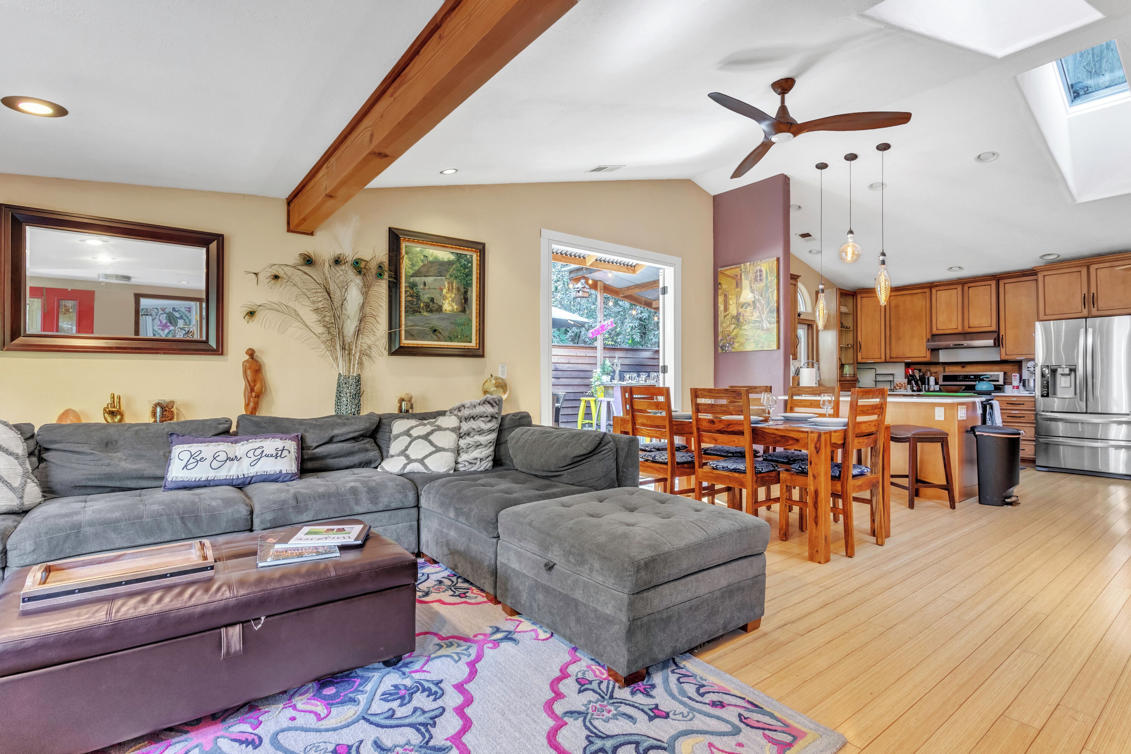 Smart TV, fireplace, books, stereo
