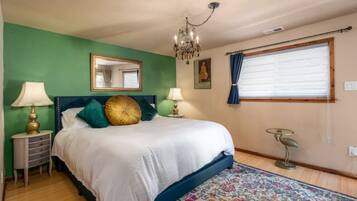 3 bedrooms, iron/ironing board, free WiFi, bed sheets