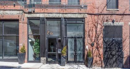 Modern Walkable Old Port 2BR Loft