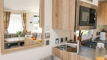 Réfrigérateur, lave-vaisselle, bouilloire électrique