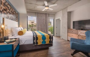 2 bedrooms, in-room safe, iron/ironing board, free WiFi - 2Bed/2Bath Deluxe Unit in a Central Austin Resort with a Rooftop Pool!! (Austin)