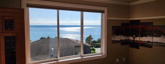 Spacious Home with Amazing Views - 2 min drive to  Beach/Water Access