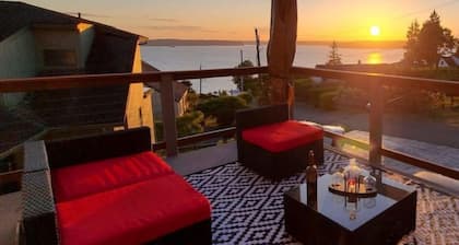 Spacious Home with Amazing Views - 2 min drive to Beach/Water Access