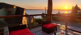 Spacious Home with Amazing Views - 2 min drive to Beach/Water Access