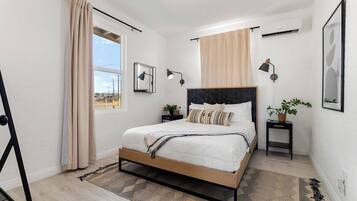 3 bedrooms, iron/ironing board, WiFi, bed sheets