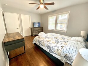 3 bedrooms, desk, iron/ironing board, WiFi