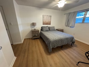 1 chambre, bureau, fer et planche à repasser, Wi-Fi