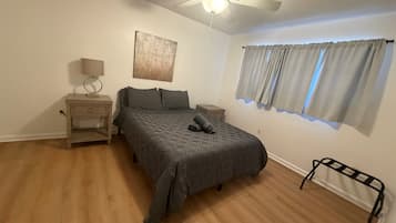 1 bedroom, desk, free WiFi, bed sheets