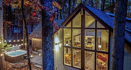 Modern Cabin - w/Hot Tub, Arcade, Fire Pit & Pets + Pool/Pickleball/Gym Access