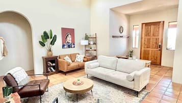 Smart-TV, peis og bøker