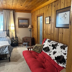 2 habitaciones, escritorio, tabla de planchar con plancha y wifi gratis 