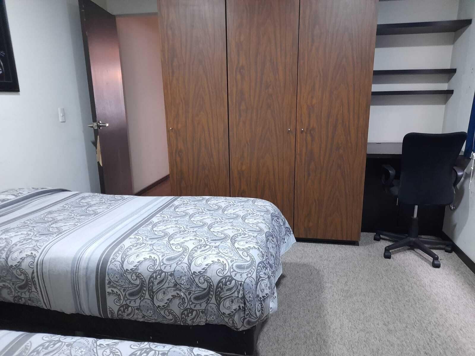 家庭公寓 | 2 多间卧室、防过敏的被褥、办公桌、遮光窗帘