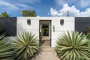 Exterior detail - Amazing house, airy and spacious with large pool in Playa Potrero (Potrero)