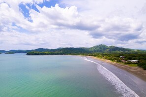 Beach - Amazing house, airy and spacious with large pool in Playa Potrero (Potrero)