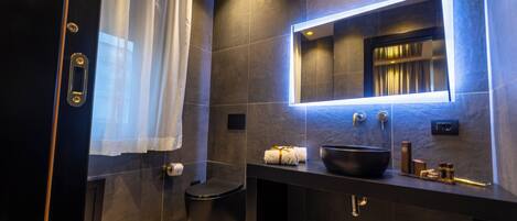 Quarto superior | Banheiro | Banheira e chuveiro separados, banheira de hidromassagem