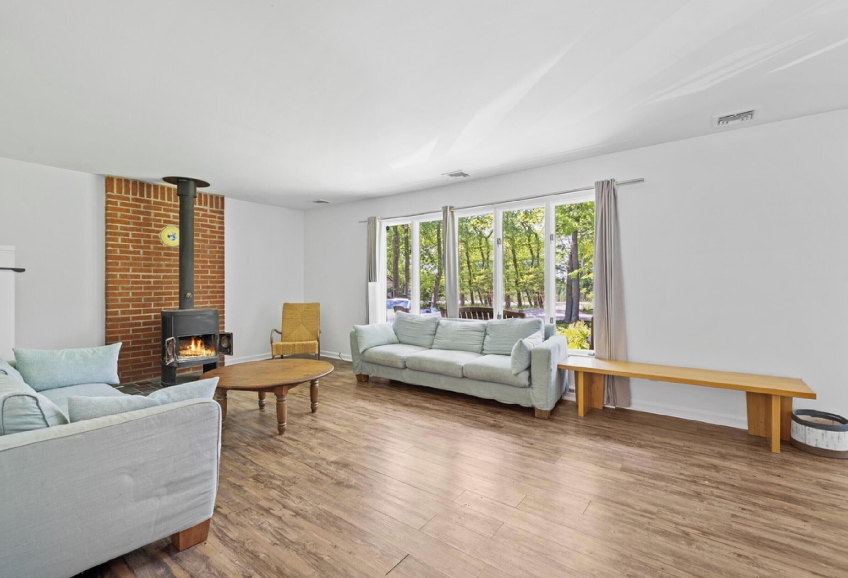 Springs / Amagansett Area. Walk To Bay. Private / 4 Bedrooms - Springs, NY