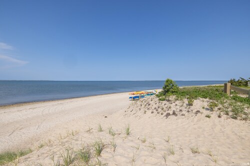 Springs / Amagansett area. Walk to bay. Private / 4 bedrooms 