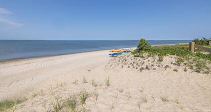 Springs / Amagansett area. Walk to bay. Private / 4 bedrooms
