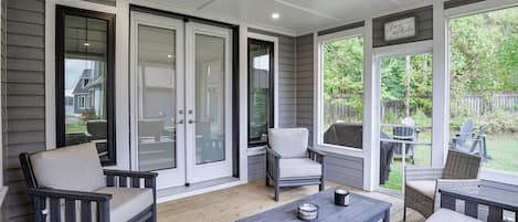 Televisión y chimenea