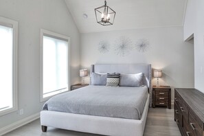 3 habitaciones, tabla de planchar con plancha, wifi y ropa de cama 