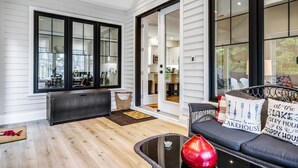 Interior - Bonnieview Cottage  (#37) (Muskoka Lakes)