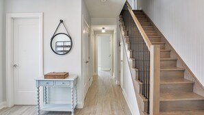 Interior - Wenonah Cottage (#19) (Muskoka Lakes)