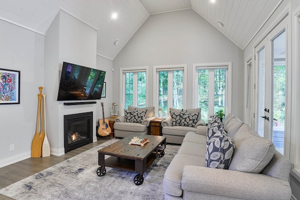 TV, fireplace