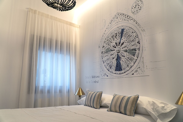 Deluxe Apartment | 2 bedrooms, iron/ironing board, free WiFi