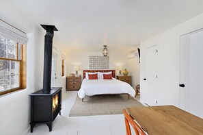 7 habitaciones, tabla de planchar con plancha, cuna de viaje y wifi 