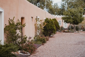 Exterior detail - Dos Hermanas Casita 2 | Walk to Plaza | Courtyard (Santa Fe)