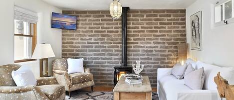 Smart-TV, Kamin, Stereoanlage