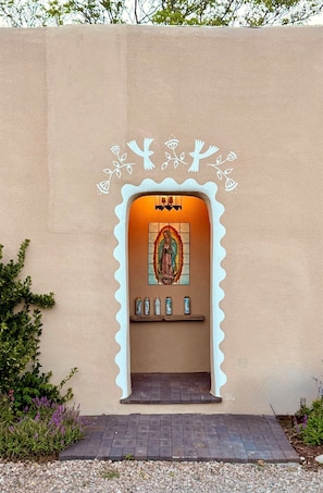 Exterior detail - Dos Hermanas Casita 8 | Walk to Plaza | Courtyard (Santa Fe)
